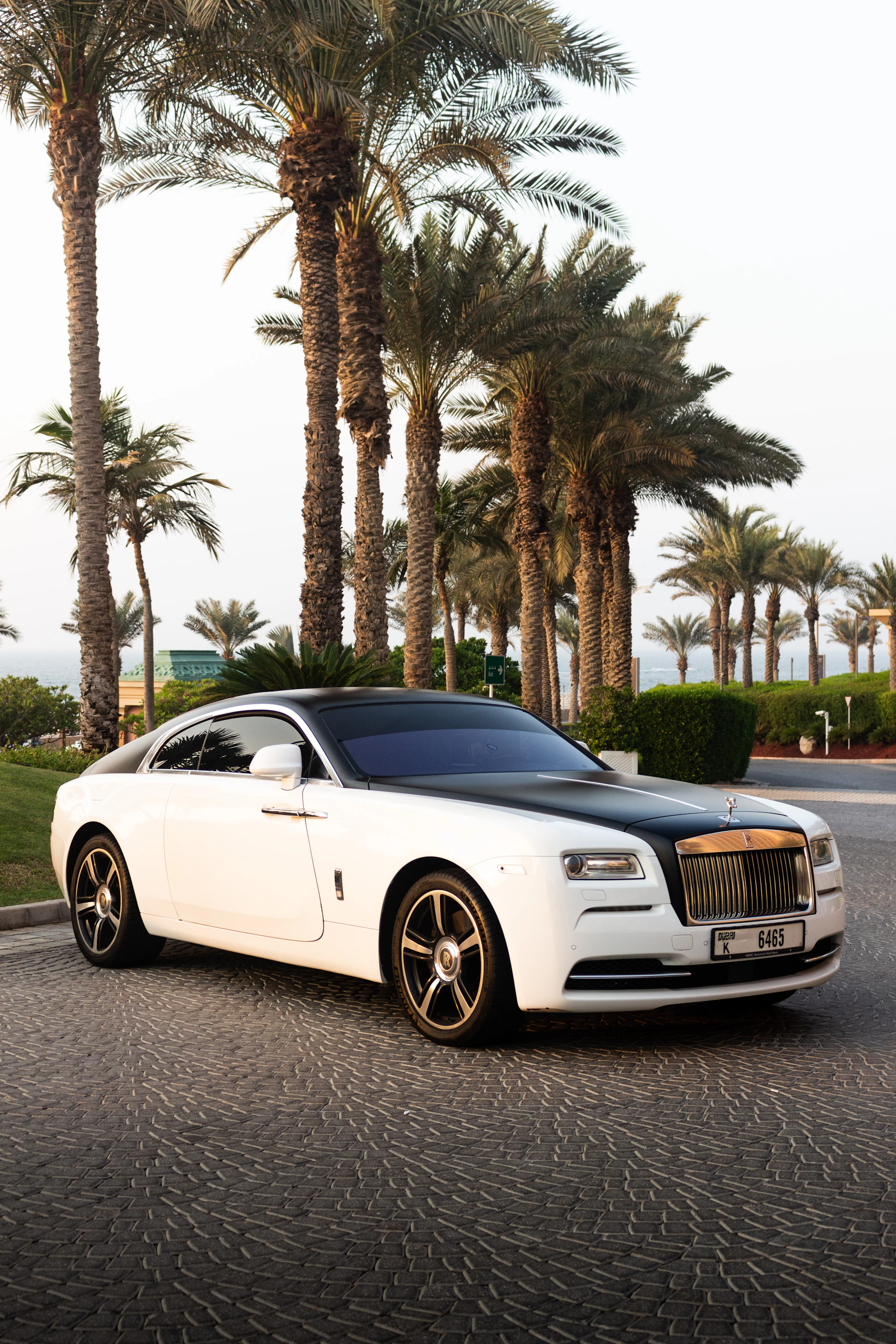 Rolls-Royce Phantom, вид спереди три четверти